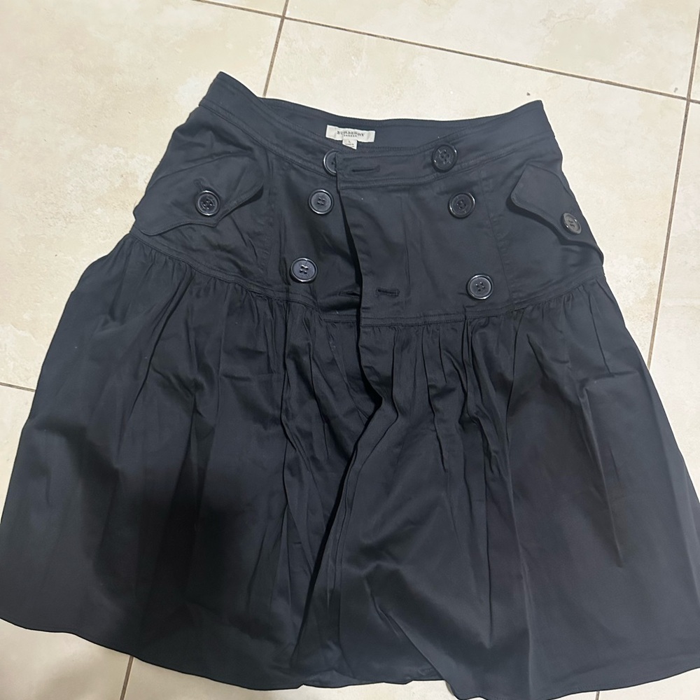 EUC Authentic Burberry Skirt  size L color Black